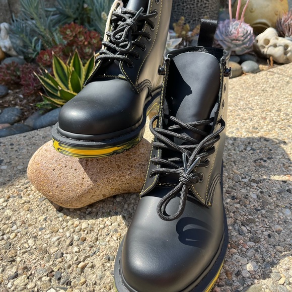 Dr. Martens Smooth Black Leather 1460 Marbled Sole Boots - Picture 15 of 16